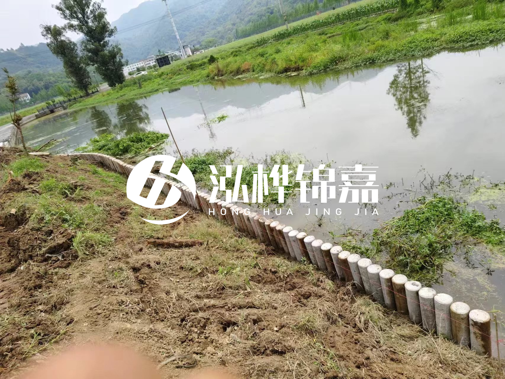 安順市挖機打木樁專業施工-河道水泥樁護坡多少錢一米？