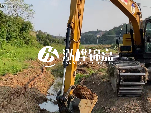 陜西松木樁廠家泓樺錦嘉-松木樁尾徑測(cè)量從哪個(gè)位置開始算?