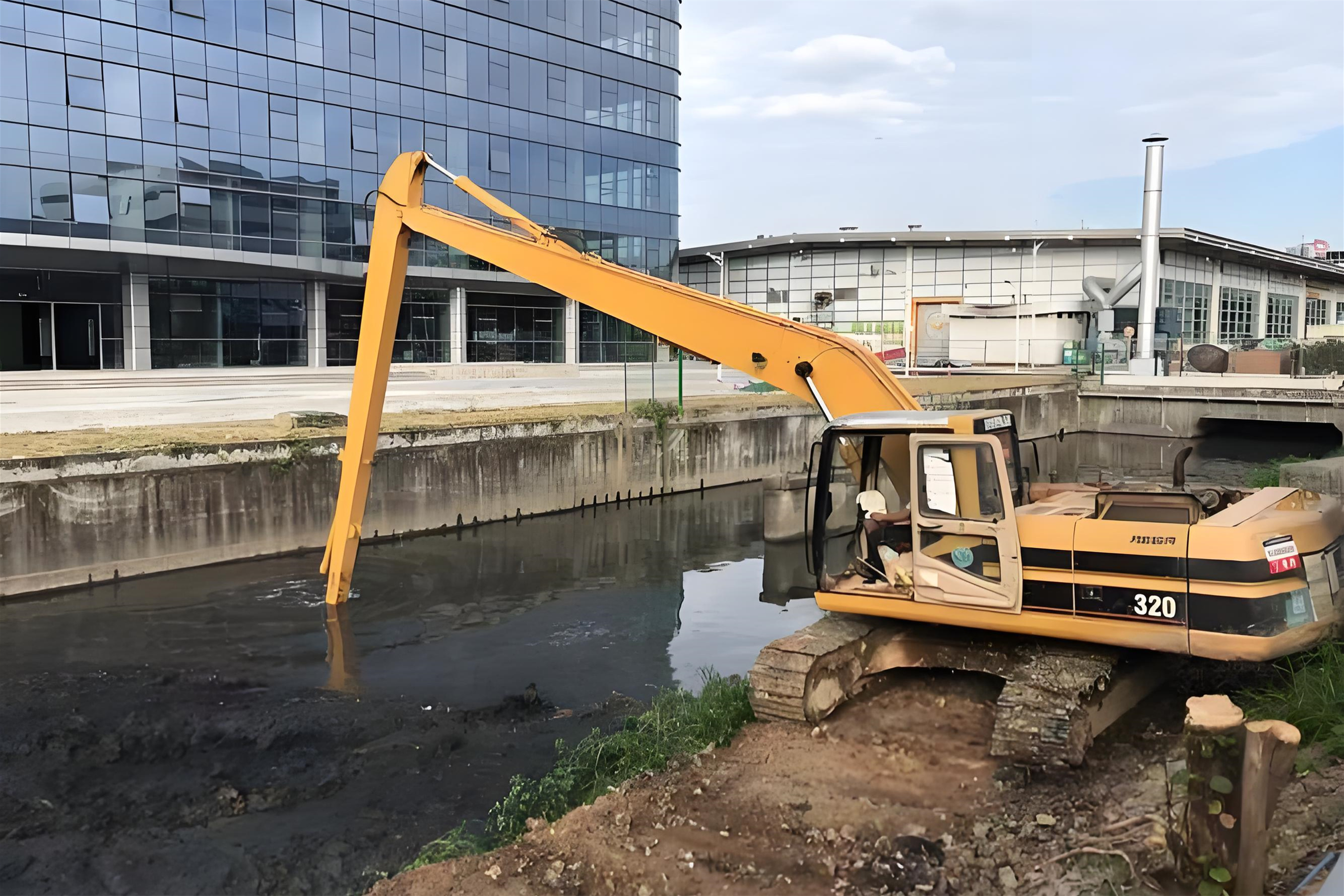 北京豐臺區(qū)水上挖機清淤隊-沼澤地清淤后土壤如何處理?