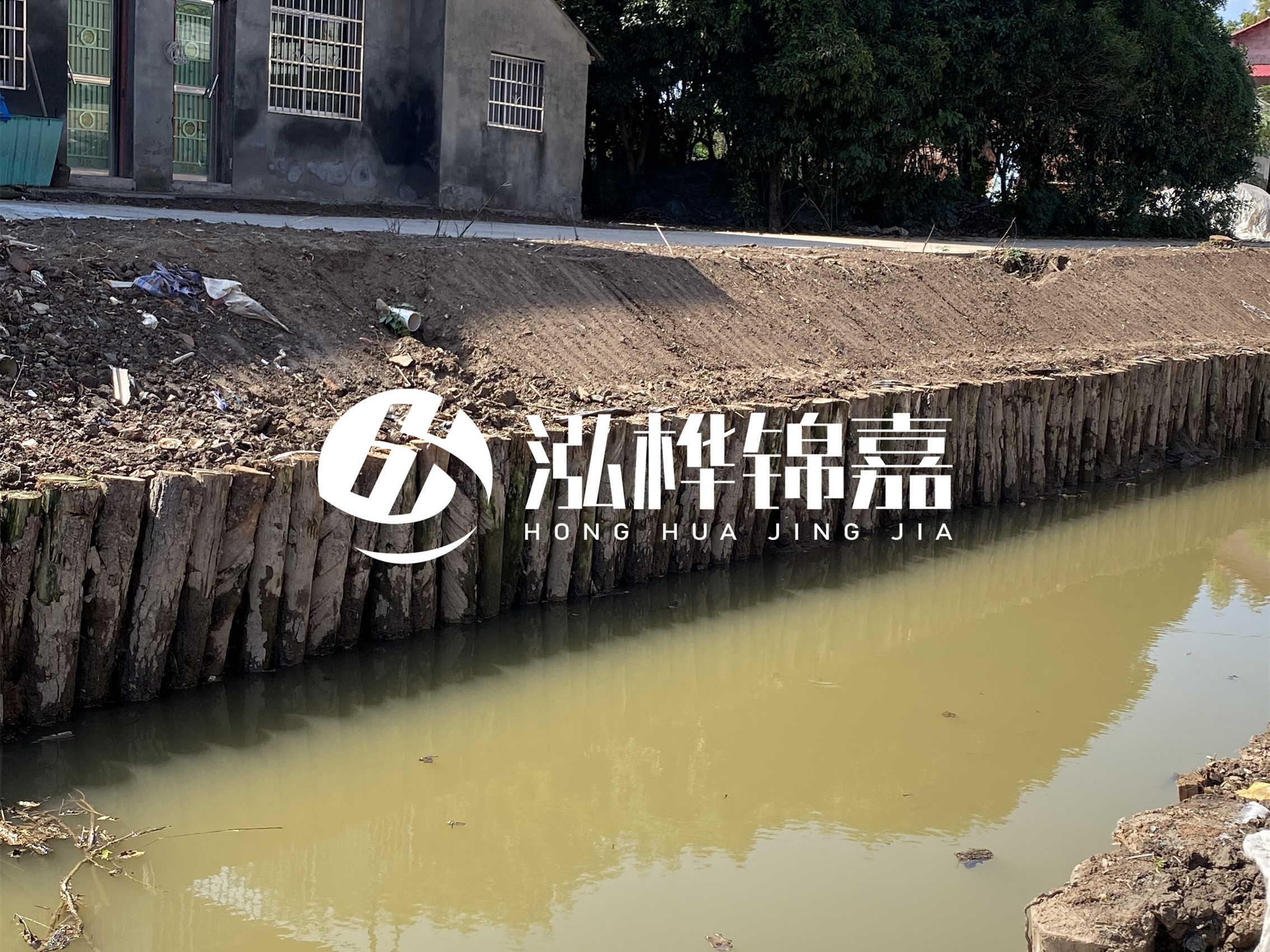 松木樁批發(fā)廠家泓樺錦嘉-圍堰松木樁間距多少能保證穩(wěn)定性?