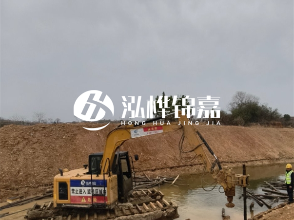 松木樁批發廠家泓樺錦嘉-河道駁岸樁選松木還是杉木更經濟？