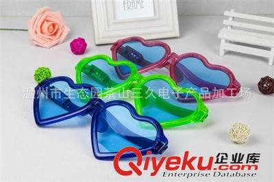 2014新款時(shí)尚LED大心閃光舞會(huì)派對(duì)眼鏡 廠(chǎng)家批發(fā)圖片|2014新款時(shí)尚LED大心閃光舞會(huì)派對(duì)眼鏡 廠(chǎng)家批發(fā)產(chǎn)品圖片由溫州市生態(tài)園茶山三久電子產(chǎn)品加工場(chǎng)公司生產(chǎn)提供-